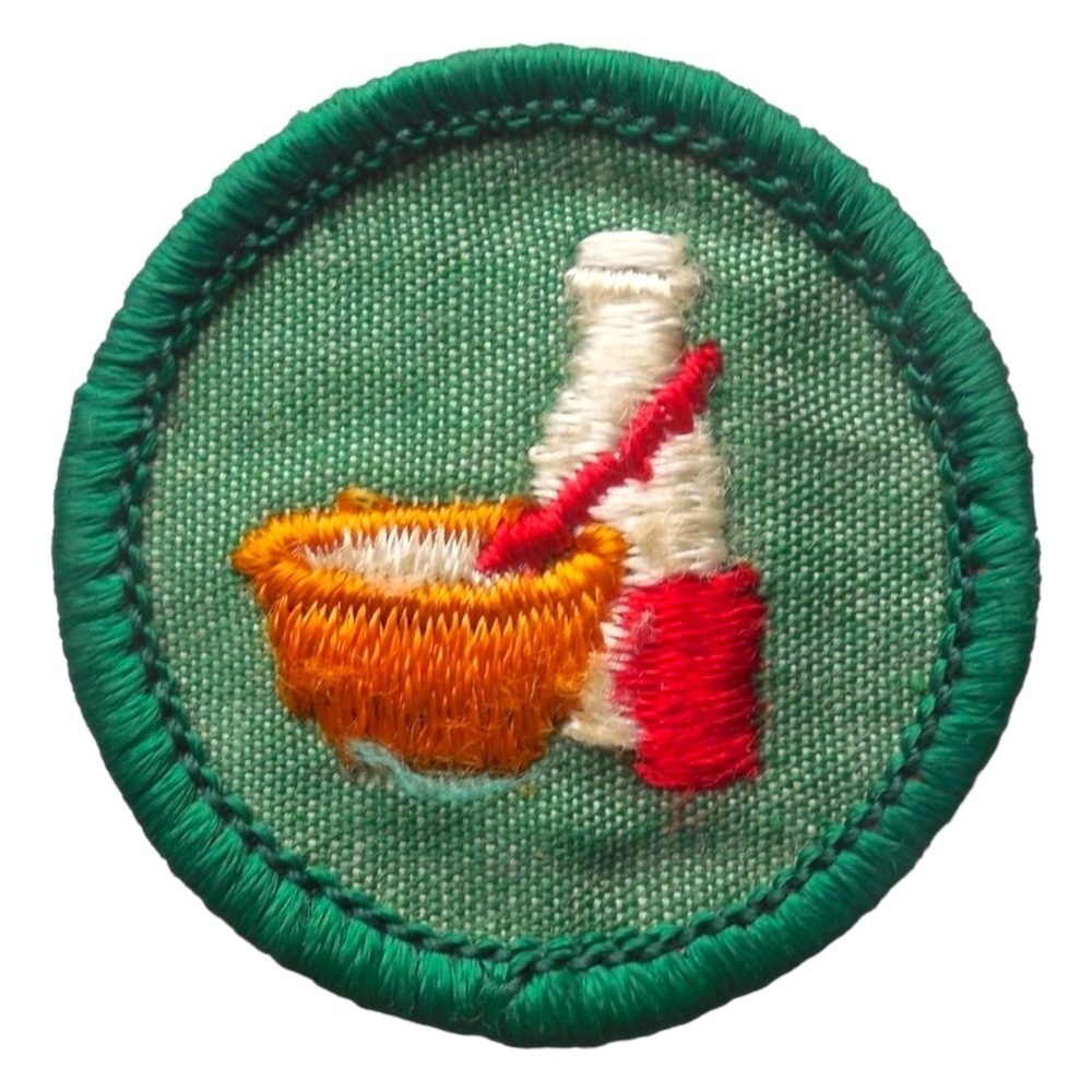Vintage 1964 Girl Scouts Badge - Round 1.5”